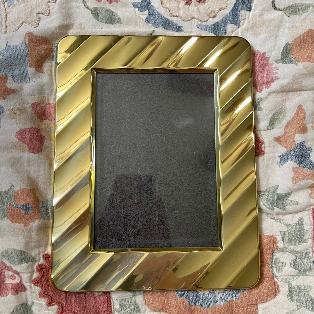 Vtg gold Mid Century Modern 9x7 Picture Frame Ornate Etched Free Standing stripe